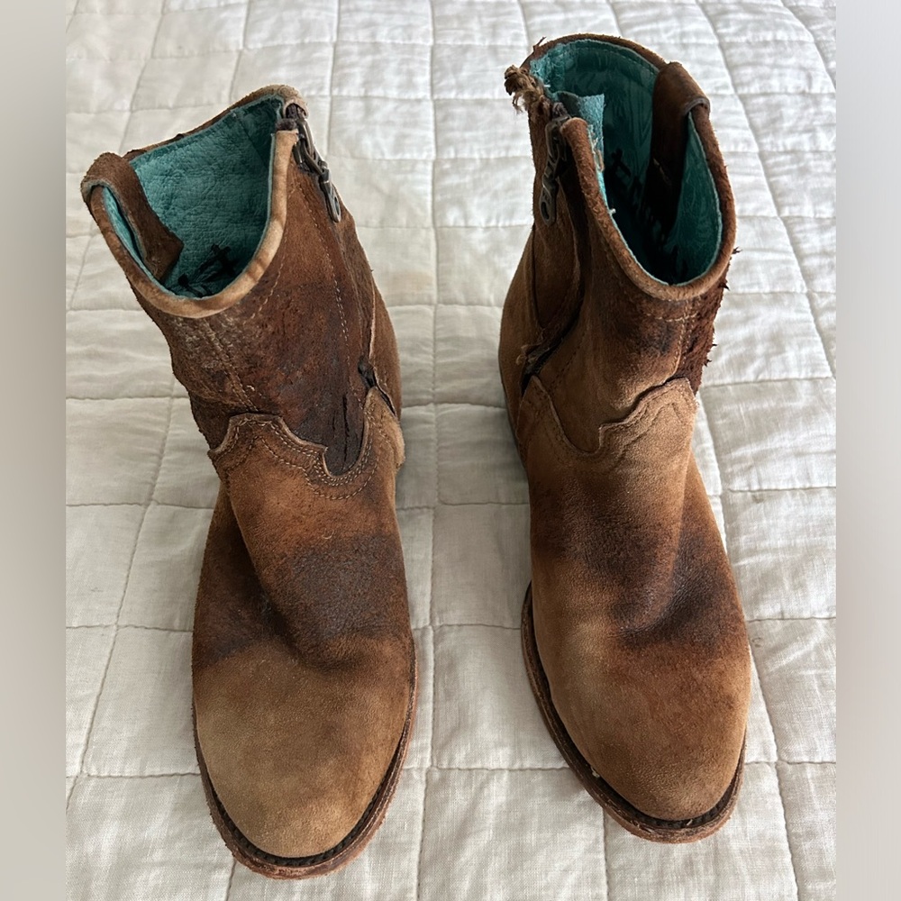 Corral brown cowgirl boots. Super cute. Size 8 1/2.